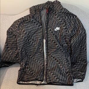 Nike Black and White Patterned Windbreaker